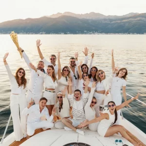 Fiesta blanca en bote