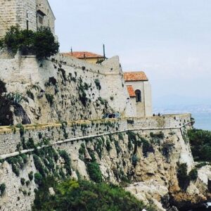 Cannes ,Antibes e ST Paul de Vence Half-day Private Tour